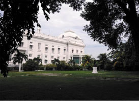Le Palais National, vue des jardins est
